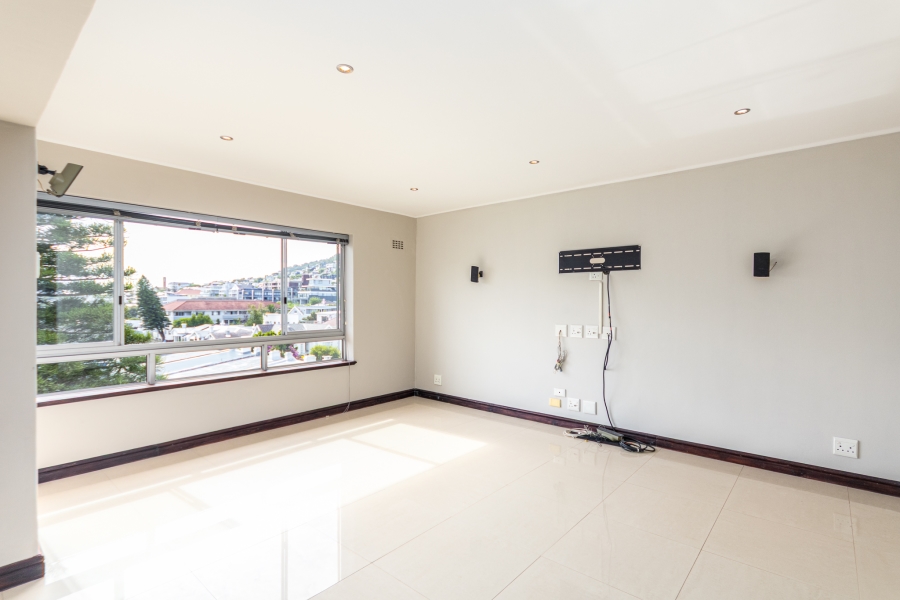 2 Bedroom Property for Sale in Green Point Western Cape